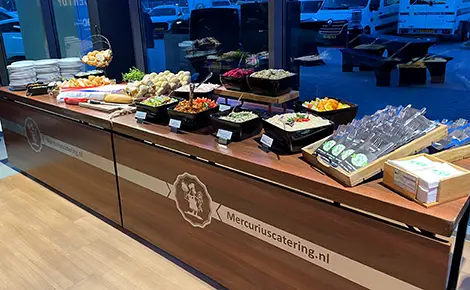 Salades en broden als buffet bij Mercurius Catering