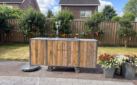 Makkelijk verrijdbare houten biertap Image