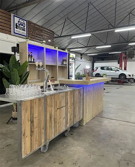 Verhuur van complete bar met biertap en met verlichte achterwand Mercurius Catering